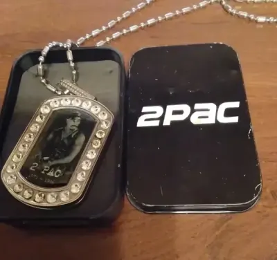 wisior/zapalniczka 2PAC — praca tomasz, Gdańsk