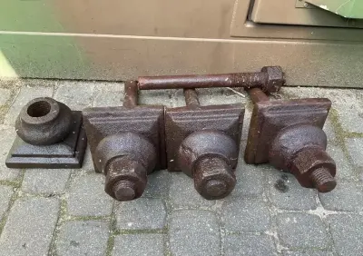 XIX wieczne elementy do wiązania murów - industrial decor — praca maciek, Warszawa