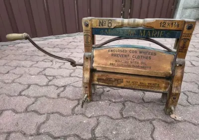 Zabytkowa wyżymaczka Madame Marie retro vintage — praca Ja, Łódź