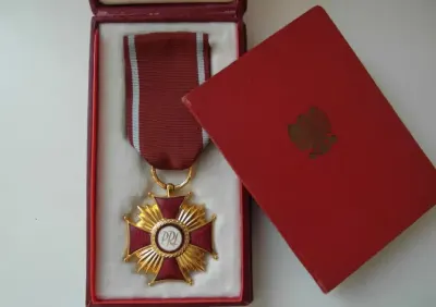 Złoty Krzyż Zasługi PRL (medal) + pudełko + legitymacja — praca Zbigniew, Łódź