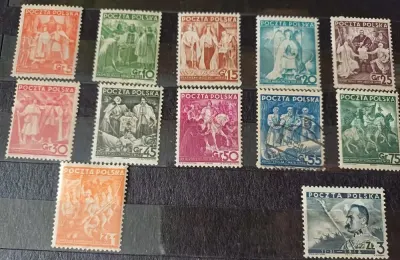 Znaczki polskie 12 szt. Poczta Polska 1938 Fi 322 320 319 — praca Hubert, Warszawa