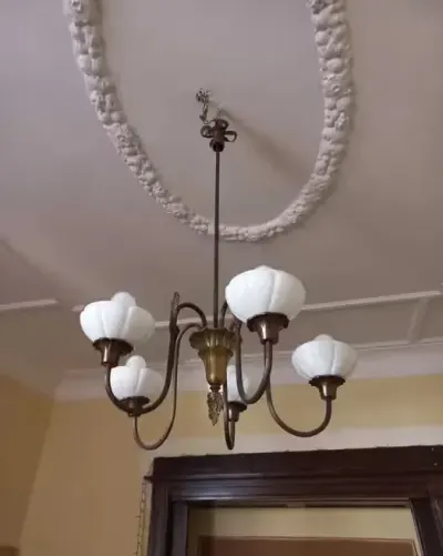 żyrandol sprzed pół wieku — praca Anna, Łódź