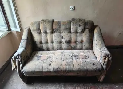 Rozkładana sofa vintage; idealna na działke, garazu czy inne miejsce. — praca John, Łódź