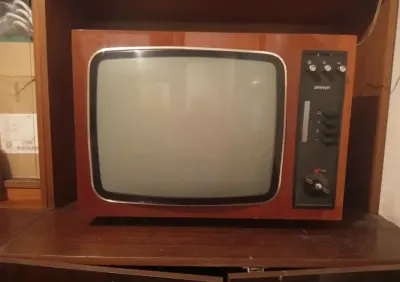 Antyczny telewizor Amestyt — praca Maciej P., Kamienica Polska