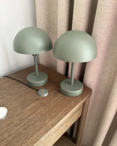 2x Lampy stołowa bezprzewodowe, zewnętrzna/ wewnetrzna ELLEN TO GO Nordlux 25cm, IP44, oliwkowa — praca Grażyna T., Wrocław