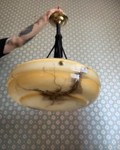 Ampla art deco star lampa przedwojenna wisząca kremowa marmurkowa antyk żyrandol retro — praca Piotr J., Wrocław