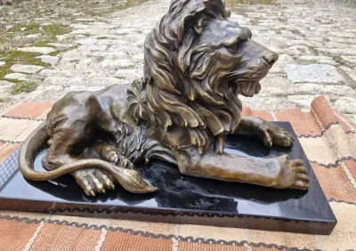 Lwy z brązu  duża figura podstawa marmur 68 cm — praca Adrian O., Wrocław