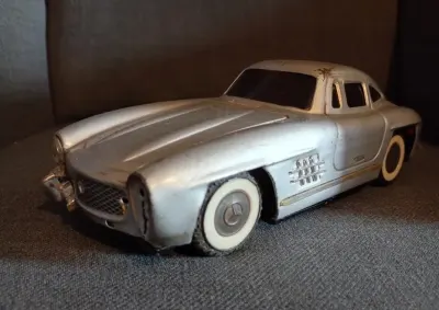 Mercedes-Benz 300SL stara blaszana zabawka PRL — praca Adrian N., Wrocław