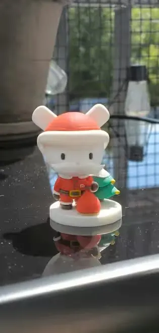 Figurka ozdobna świąteczna Mikołaj Xiaomi PCV — praca Monika A., Katowice