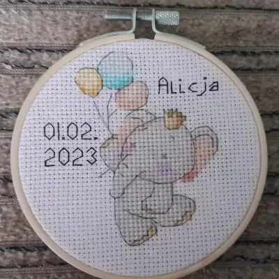 Haft krzyżykowy. Rękodzieło. Metryczka. Urodziny. — praca Julia M., Wrocław