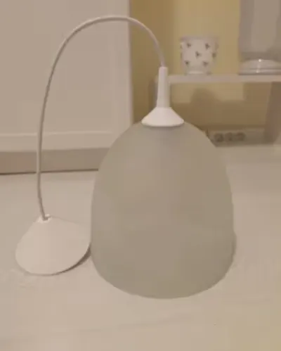Lampa wisząca szkło mleczne — praca Zuzanna N., Katowice