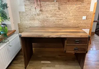 Biurko rustykalne vintage, kolor orzech, 2 szuflady, metalowe okucia — praca Jakub, Rybna