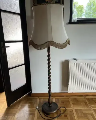 Lampa stojąca abażur — praca Wiktoria, Cieszyn