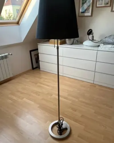 Lampa stojąca. Stan bardzo dobry. — praca Irena, Inowrocław