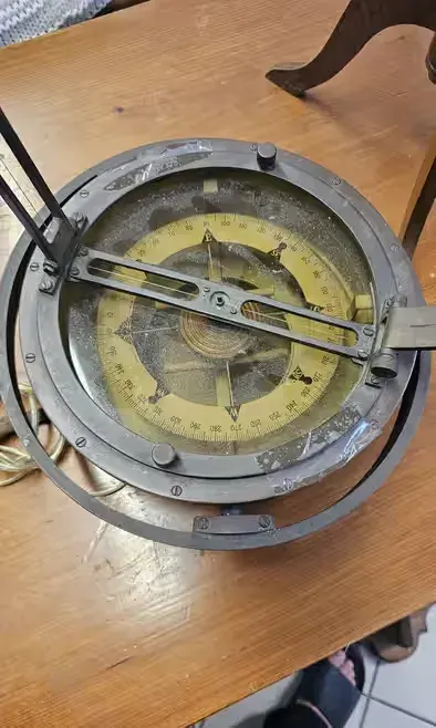 busola z brązu . kompas  sygnowana hamburg — praca brocante74, Sokołów Podlaski