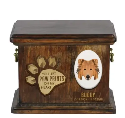 Owczarek szkocki długowłosy, Collie rough drewnianai urna z psem Art-Dog — praca Krzysztof Liszka, Żary