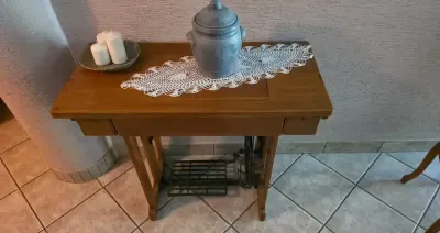 Stolik Z Maszyny Do Szycia Drewno 100% — praca Łukasz From, Olsztyn