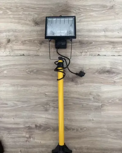 Halogen budowlany 500W na statywie Volteno — praca Natalia, Gorzów Wielkopolski