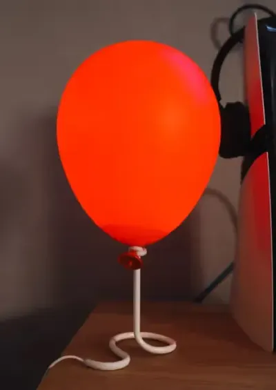Lampa dekoracyjna stojąca balonik USB z filmu "TO" — praca Tomasz, Kalisz