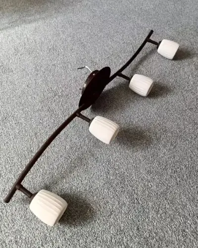 Lampa do różnych wnętrz z ruchomymi ramionami — praca alutkamich, Wrocław