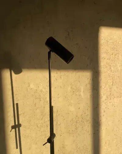 Lampa podłogowa Cassandra czarna – Westwing – stan bardzo dobry — praca Paula, Warszawa
