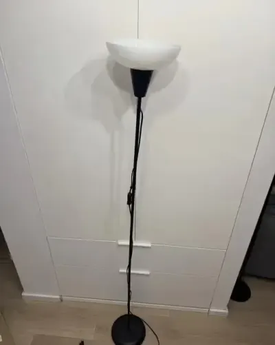 Lampa podłogowa Ikea — praca Kasia, Gdańsk