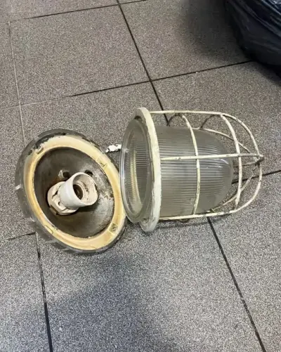 Lampa przemyslowa — praca Agnieszka, Łódź