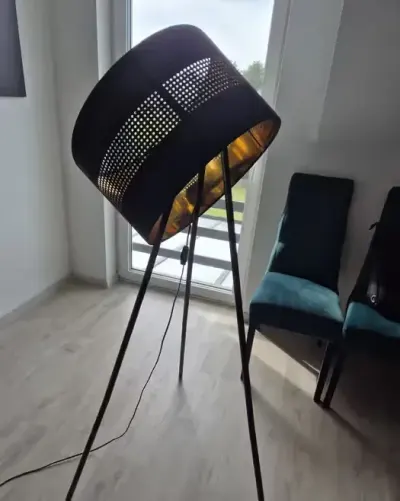 Lampa rano 5053 uszkodzona — praca Konrad, Dąbrowa