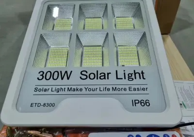 Lampa solarna VÖGLER GmBh 300W, sensor zmierzchu SMD — praca Centrum Handlowo-Usługowe Marek Karaś, Jasło