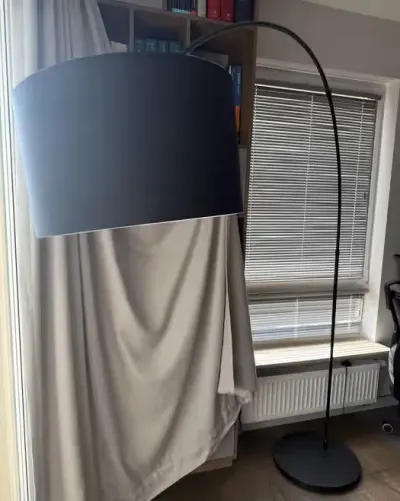 Lampa stojąca 214 cm wysokosci — praca Krzysiek, Warszawa