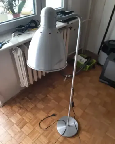 Lampa stojąca jak na zdjęciach. — praca Sebastian, Warszawa