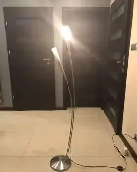 Lampa stojąca z dwoma kloszami — praca Aneta, Włocławek