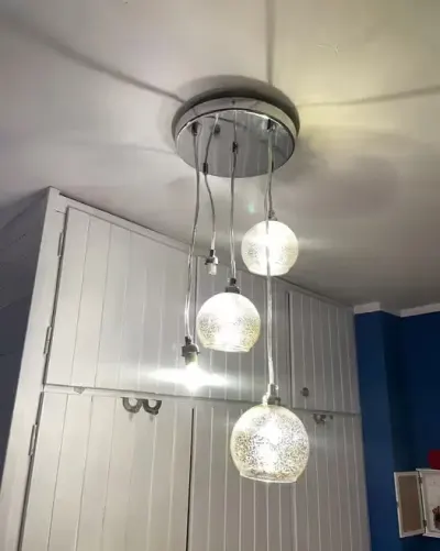 Lampa sufitowa 5 punktów światła, chrom + szklane klosze — praca Anna Seroka, Bydgoszcz