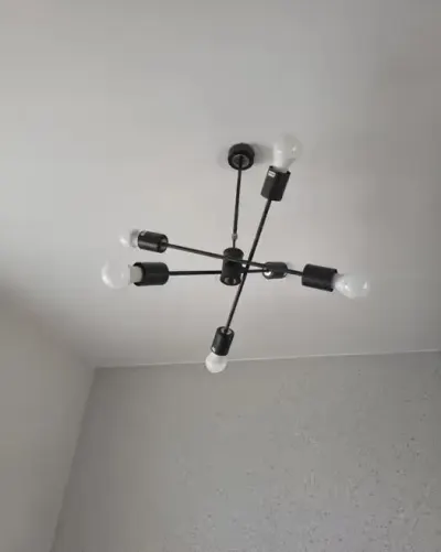 Lampa sufitowa industrialna 6 punktów świetlnych czarna — praca Anna, Gdańsk