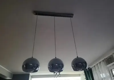 Lampa sufitowa trzy kule chromowane — praca Joanna, Bojano