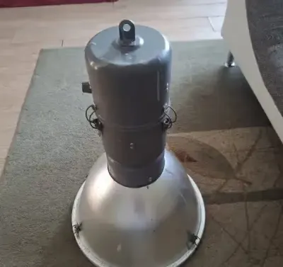 Lampa warsztatowa — praca wiomac1, Topola-Osiedle