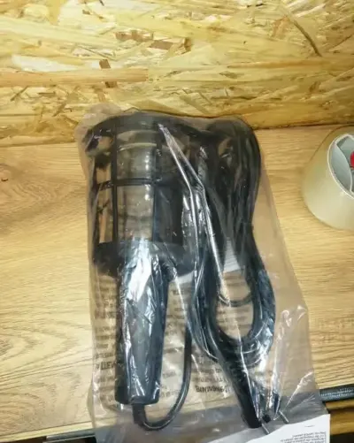 Lampa warsztatowa na żarówka e27 nowa — praca Adam, Środa Śląska