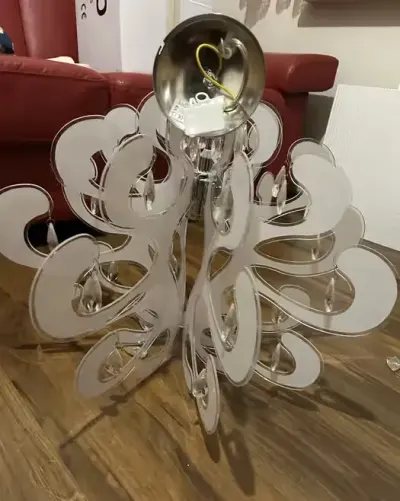 Lampa wisząca biała z kryształkami — praca Karolina, Rumia
