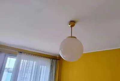 Lampa wisząca kula biała — praca Jolanta, Opole