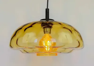 Lampa wisząca miodowa UFO PRL retro vintage mid century — praca Holistyczny Gabinet Odnowy Mechanicznej, Warszawa