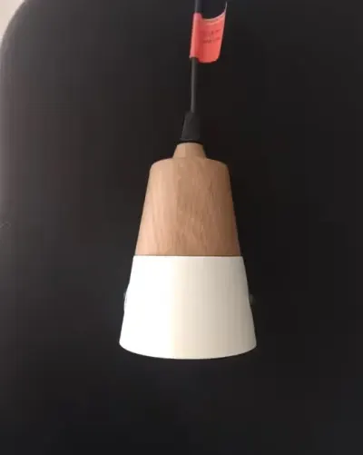 Lampa wisząca na długim przewodzie — praca Sylwek, Białystok