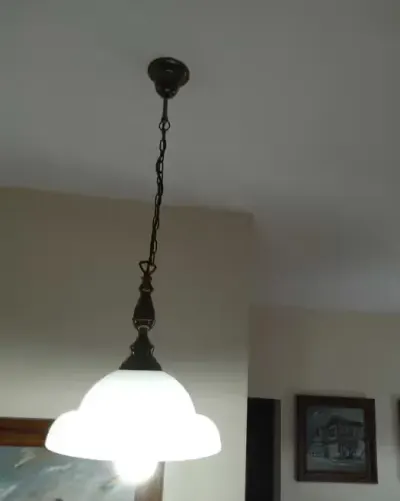 Lampa wisząca,włoska, połączenie szkła z metaloplastyką. — praca kasja, Szczecinek