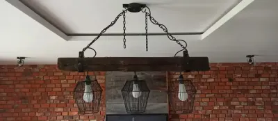 Lampa / żyrandol LOFT, wykonane z drewnianej belki — praca JJ, Podlipie