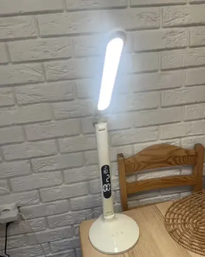 Lampka nocna cyfrowa — praca marija, Legnica