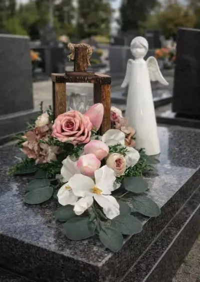 Mała latarnia lampion stroik na grób kopozycja nagrobna — praca Mariola, Mysłowice