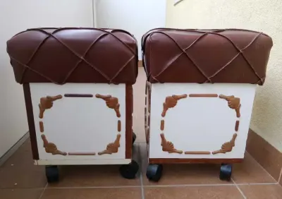 2 pufy w stylu vintage (antyki) — praca Ewa P.